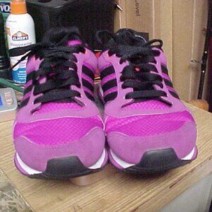 Womens Adidas 3 stripe walkers